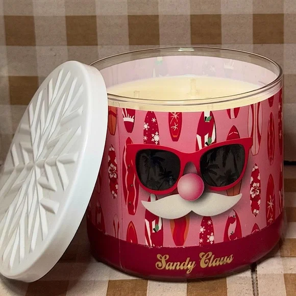 NEW B&BW Winter Candy Apple Sandy Claus 3 wick candle - Picture 3 of 5